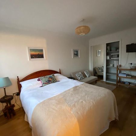Bright Suite Уитстабл Экстерьер фото