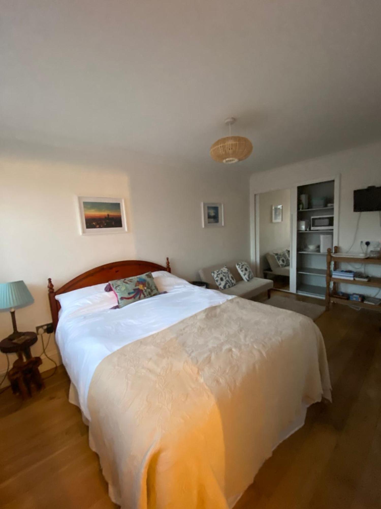 Bright Suite Уитстабл Экстерьер фото